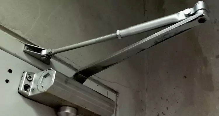 Door Closer Parallel Arm Installation in Three Lakes, FL